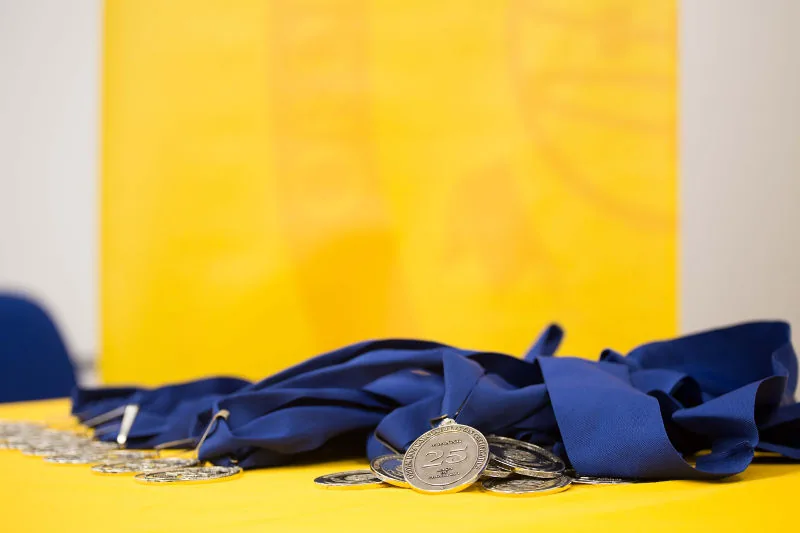 Medalhas comemorativas dos 25 anos de profissão